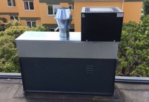 D. Mekanisk frånluft kopplad till toa, bad och klädkammare. Ett försök som ska utvärderas.